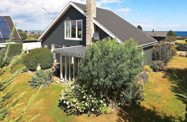 6 person holiday home in Frørup