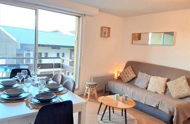 6-Person Studio Cabin in Saint-Lary-Soulan, Near Slopes