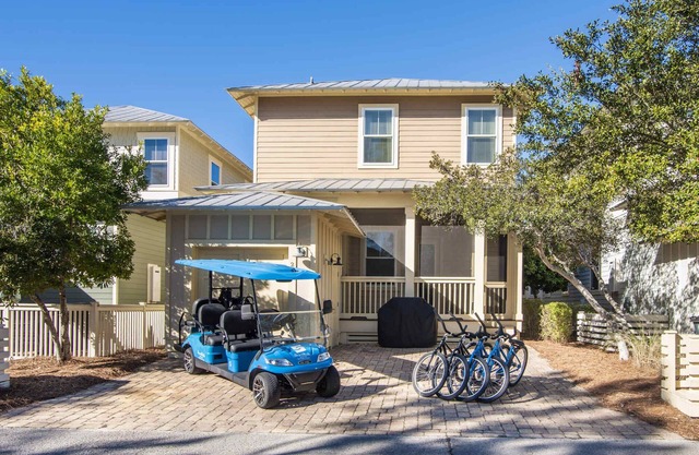 6-Seat Golf Cart & 4 Bikes! 3 Min Walk to 2 Pools! Nature Trails to the Beach! ~