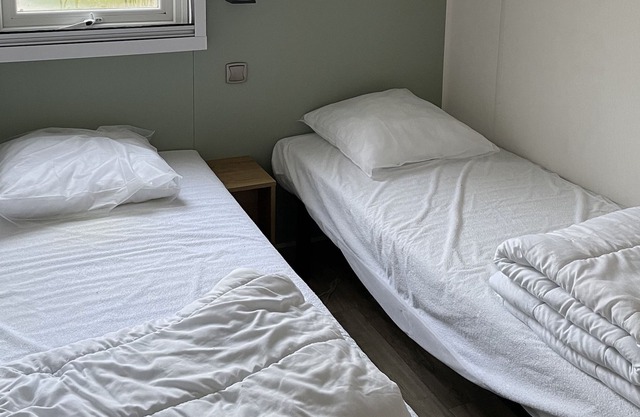 6-seater mobile home with terrace 5 minutes from the beach and town center