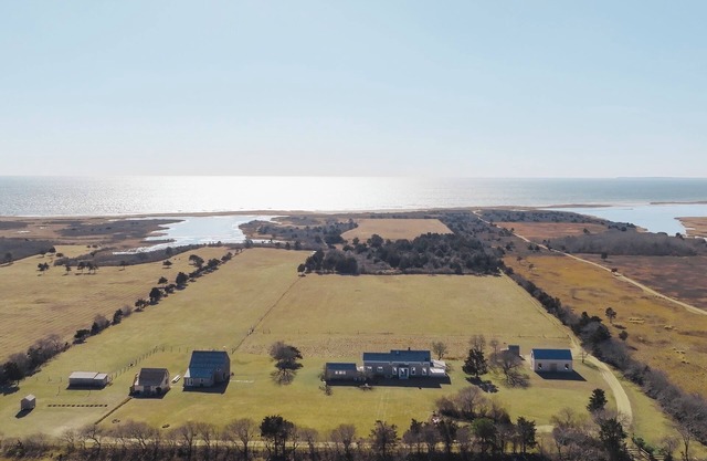 60 Acres Oceanfront 5-BR, Private Beach! AC, WiFi, TV