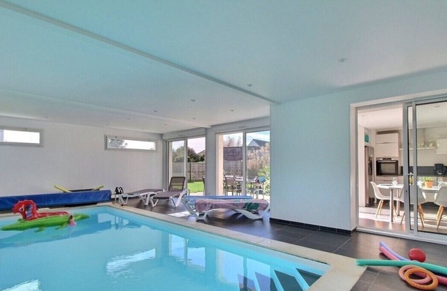 600m from the beach: House, 30° indoor pool and outdoor SPA