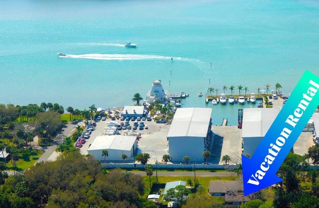 6BR Triplex – Walk to Marina & Lighthouse Grill