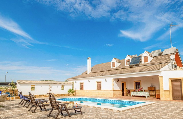 7 bedroom awesome home in Lucena