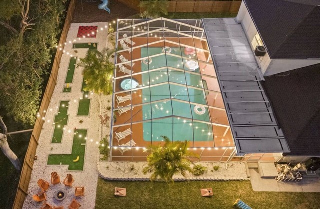 7 bedroom Clearwater Villa, Heated Pool + Mini Golf + Games