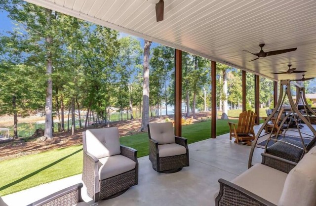 7 Bedrooms - Sleeps 23 - 7,300 Sq Ft