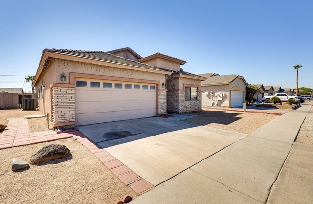 7 Mi to Chase Field: Phoenix Home w/Patio!