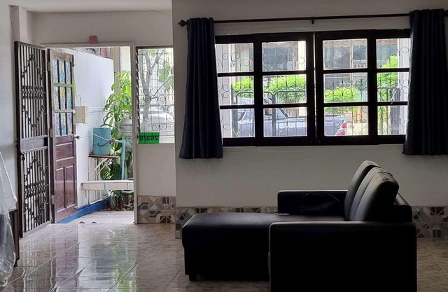 7 minutes to House form the chiang mai international airport 3.4 KM.