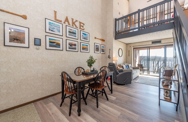 708H - Lakefront Studio Condo with Private Balcony, Free WIFI!