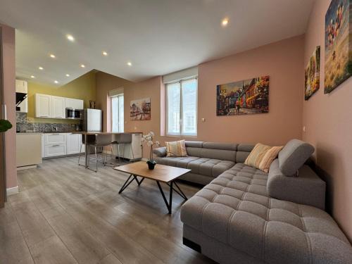 70m2 climatisé - Parking privé - Terrasse - 2 chambres - Lycée Roosevelt - Reims Arena