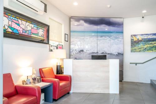 7130 Costa Boutique