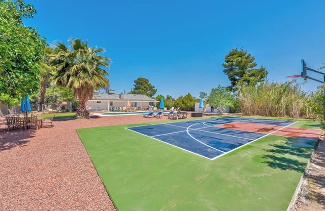 777Rentals - 7BRs/4BA - Sport Court Estate