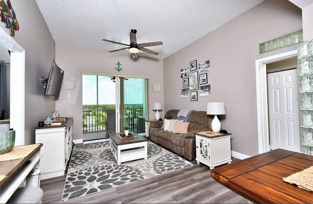 7th heaven golf or gulf 2-bedroom condo in Burnt store marina fully furnished