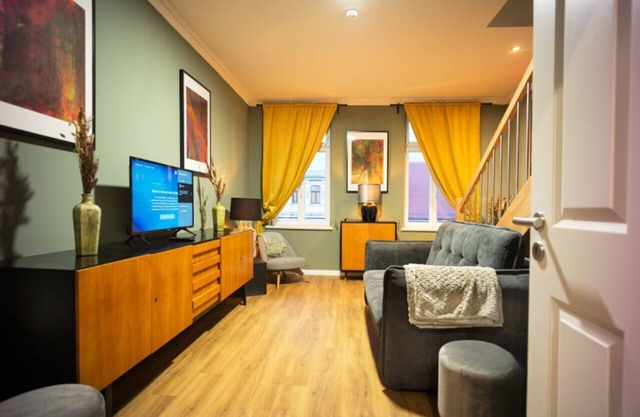 8-10 PERSONS | 4 ROOMS | 100 m2;