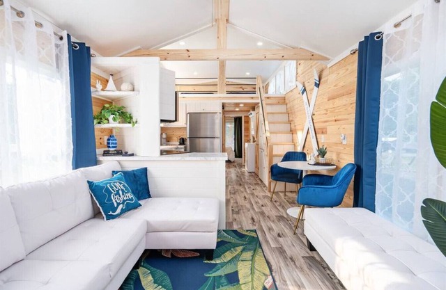 8 All Decked Out Luxury Tiny House ~ Private Firepit