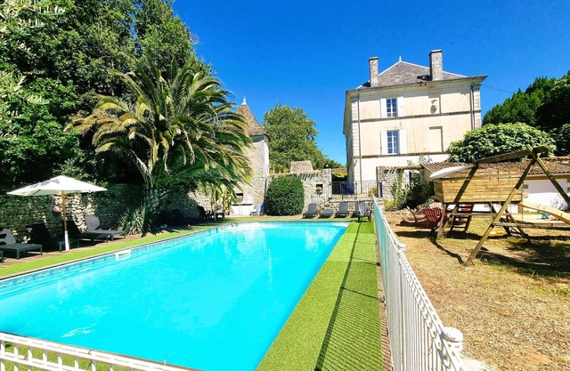 8 bedroom Chateau with private pool., Chateau De Rochebonne