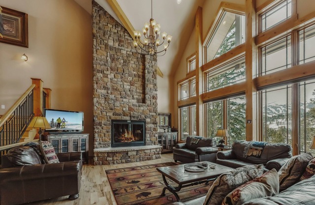 8 Bedroom Home by InvitedHome | Game Room, Hot Tub, Shuttle to Downtown and Ski