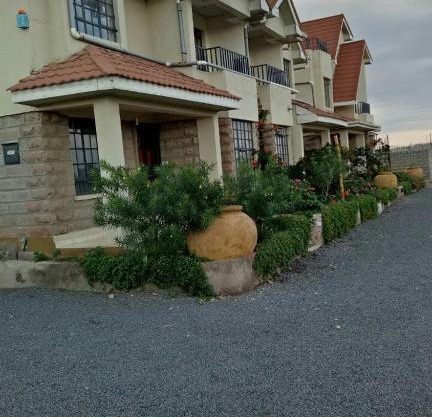 8-BEDROOM VILLA NEAR MAVUNO CHURCH, ATHI RIVER