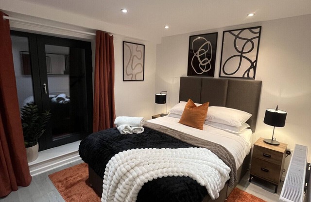 8 CM · Premier Central London North Apartment