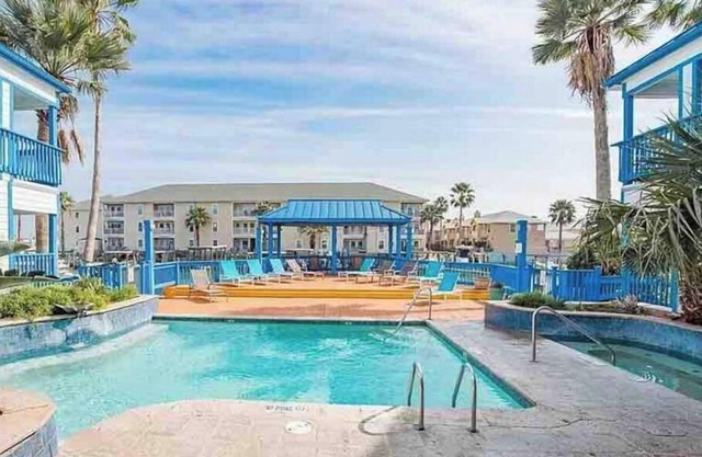 8❤️Fishing dock❤️Ground Floor❤️hot tub❤️Beach❤️king bed