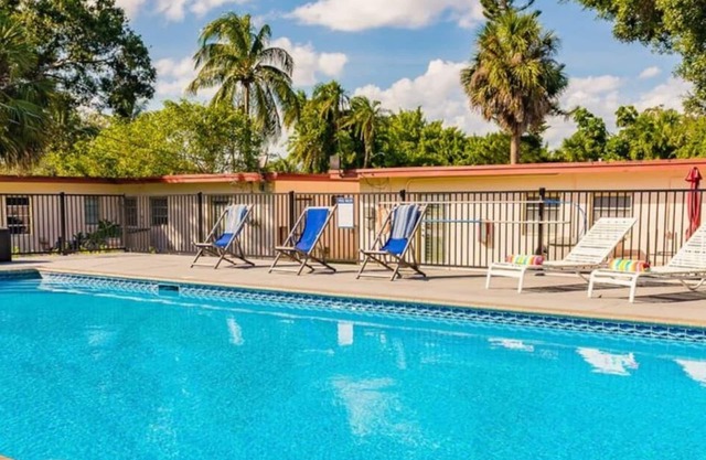 #8 Heated Pool, Large Yard, 1BR+sunroom/office