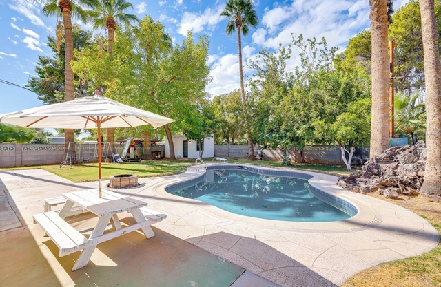 8 Mi to Dtwn: Pet-Friendly Phoenix Home!