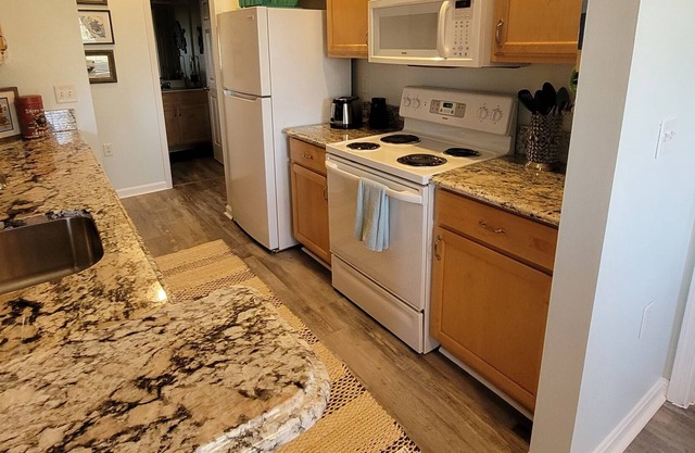 8 minutes to the beach in the villages of five points first floor condo