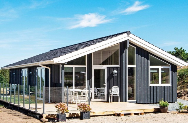 8 person holiday home in Glesborg-By Traum