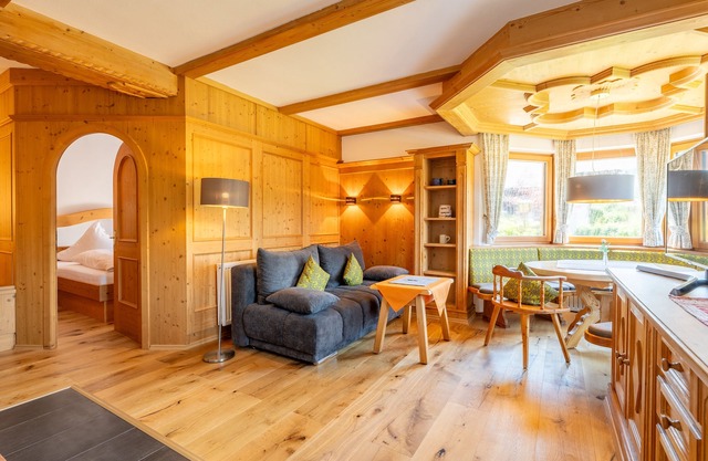 (8) Sonnwinkel: Drei-Raum-Ferienwohnung 75qm, Dusche/WC, 2 Extra-Schlafzimmer, Küche, Terrasse
