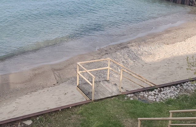 800 ft from Lake Huron access