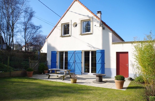 800 meters from the beach and 300 meters from the center, detached house