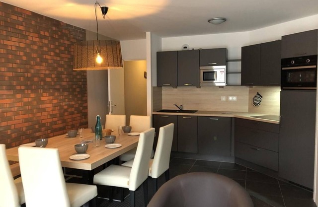 80m from resort center, 1st floor, view ski slopes, swimming pool, terrace, tv, ski locker, 69m²