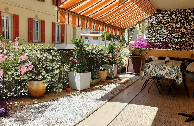 80m² apartment with terrace near the center, ideal for families