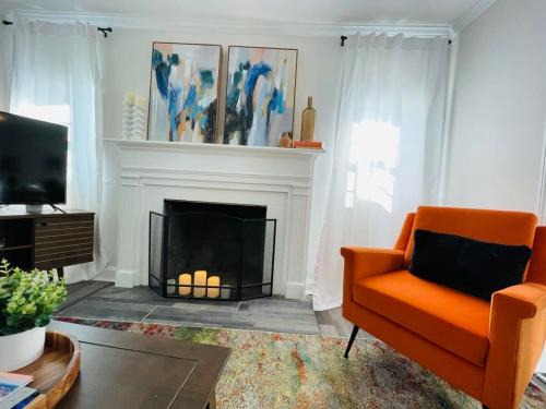 83rd Street Comfy Cottage