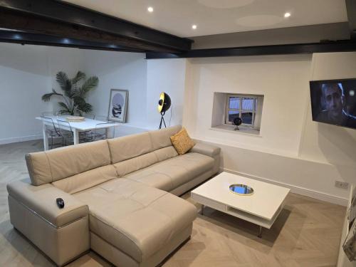 8Guests-3Bedroom-Tv-Wifi