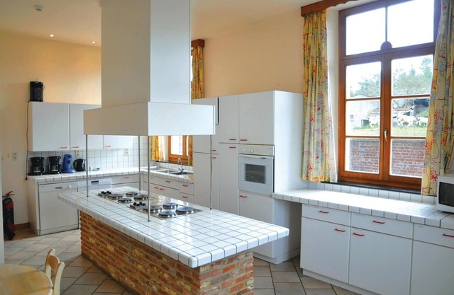 9 bedroom accommodation in Somme Leuze