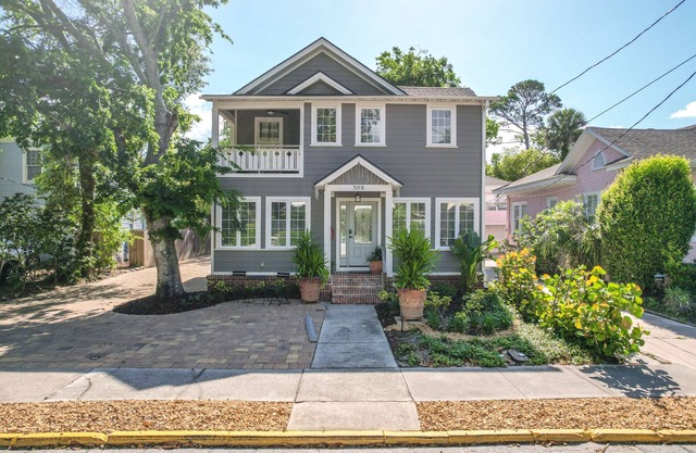 9 Sevilla St. - Heart of Downtown First Floor Flat - Pet Friendly!