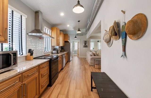 9 Sevilla Street - Heart of Downtown 2nd Floor Apartment - Pet Friendly