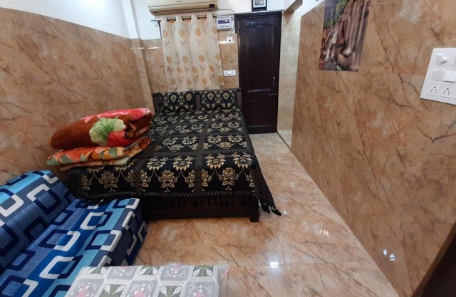 92, 121, 74, 700 Posh s delhi foreigners place in cream location independent luxury flat with attached kitchen for self cooking along with all utensils, gas stove and fridge, fully air conditioned, Android tv, very peaceful and calm location
