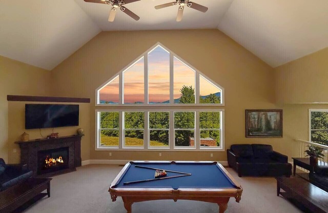 92 Locust Lane | 16 BDRMS, Sleeps 34, Pool, HotTub