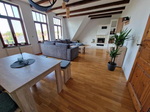 98qm Wohnung im Villenviertel - Voll ausgestattet mit Balkon und Kamin - WLAN gratis