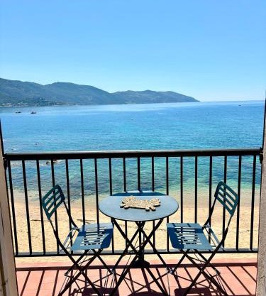 A 20min d AJACCIO, Grand studio 3 personnes - pieds dans l'eau - accès direct plage - vue mer exceptionnelle