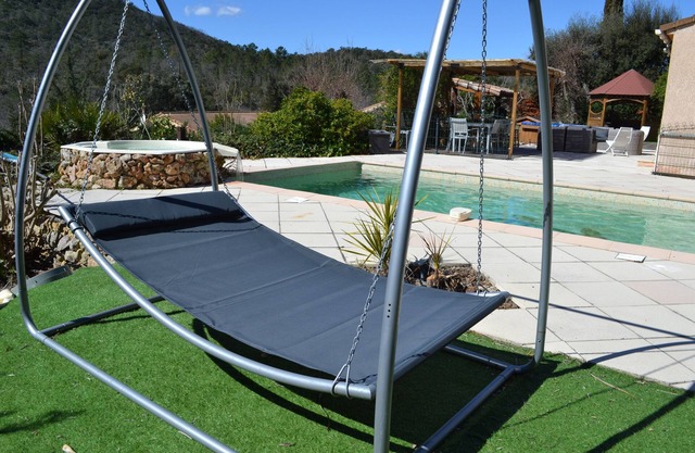 A 30 mn des Plages, Villa Avec Piscine et Terrasse. Animaux Acceptés !