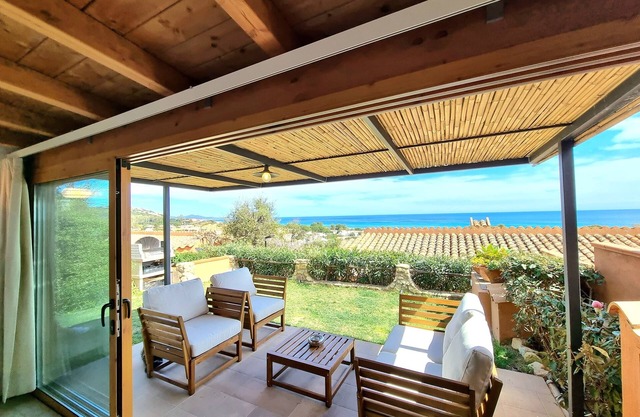 A 300 mt dalla spiaggia, splendida vista mare, giardino parcheggio grattuito