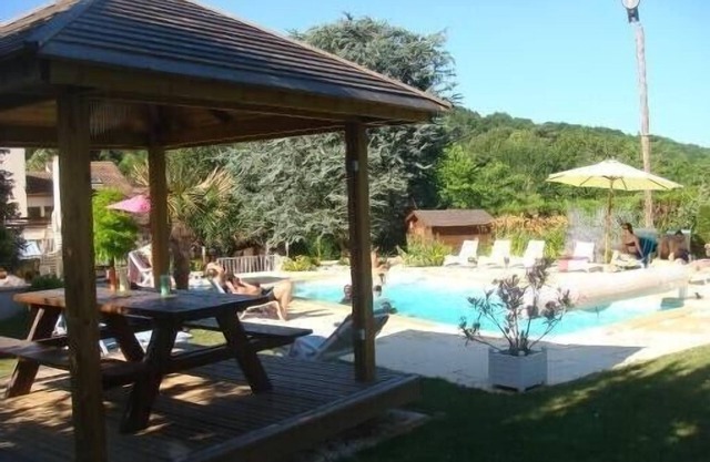 A 70sq.m apartment in a villa with secure swimming pool. Near to Paris.