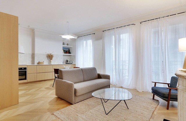 A Beautiful 2-BR/1BA in Saint Germain des Près