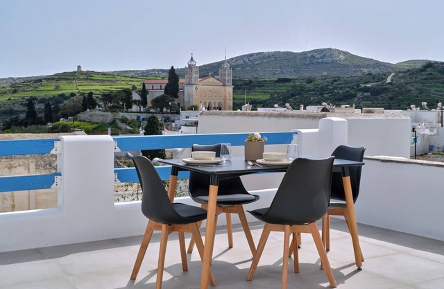 A beautiful and cosy studio with equipped kitchen in the heart of Lefkes Village