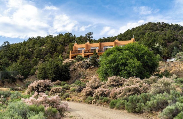 A Bella Vista Valdez Lodge, 4-BR, 4-Bth, 4 LR, 2 hot tubs, 2 chef kitchens