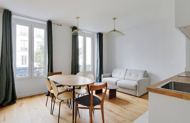 A Bright 2-BR in Nation - Charonne