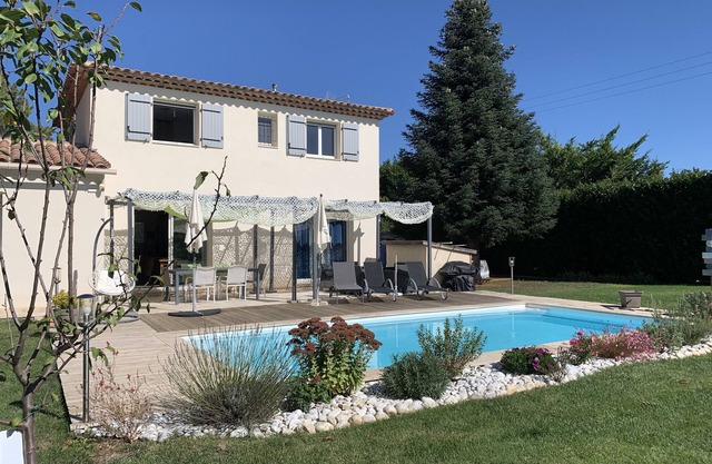 A Callian Jolie Villa au Calme Avec Piscine